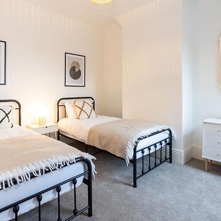 Stunning Scandi 3 Bed House In Manchester-Parking Villa Bagian luar foto