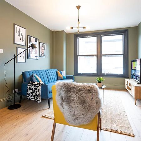 Stunning Scandi 3 Bed House In Manchester-Parking Villa Bagian luar foto