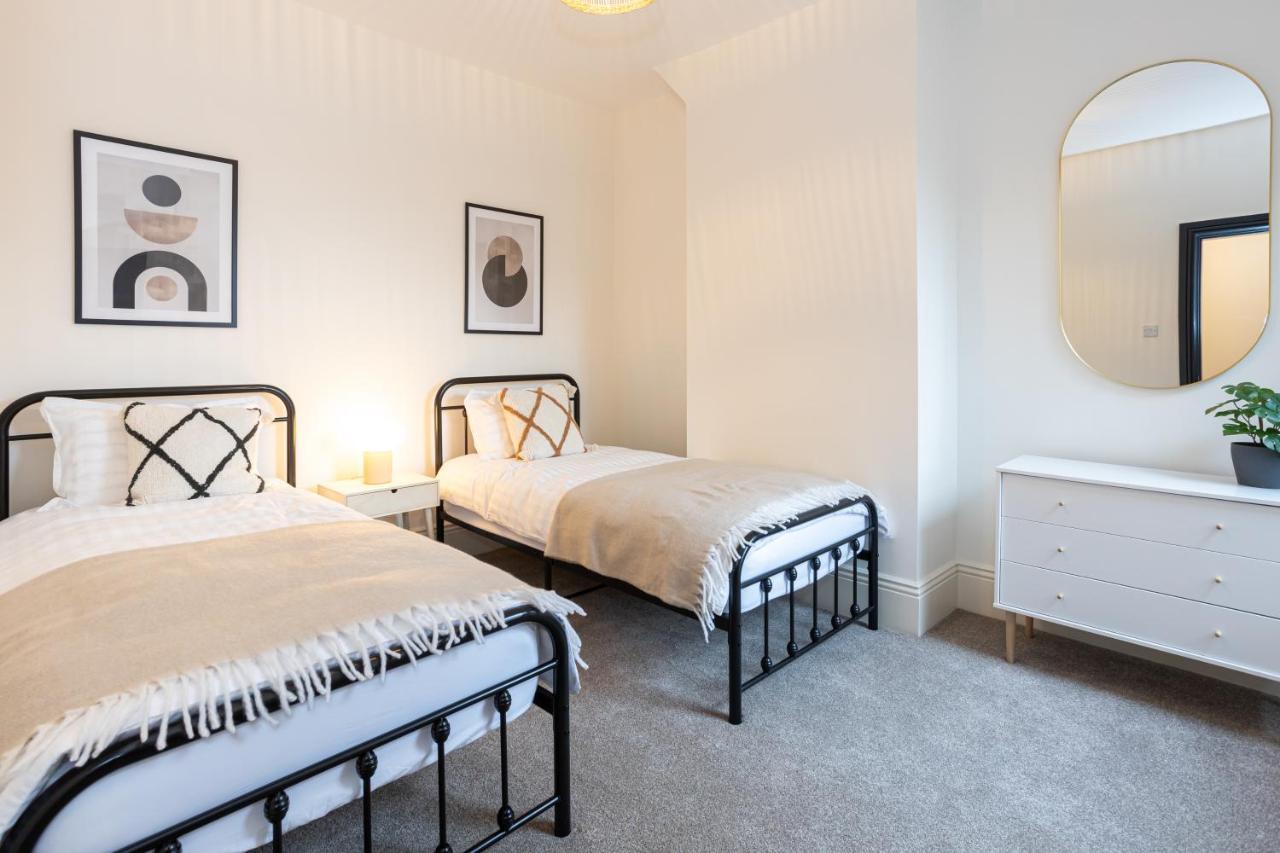 Stunning Scandi 3 Bed House In Manchester-Parking Villa Bagian luar foto
