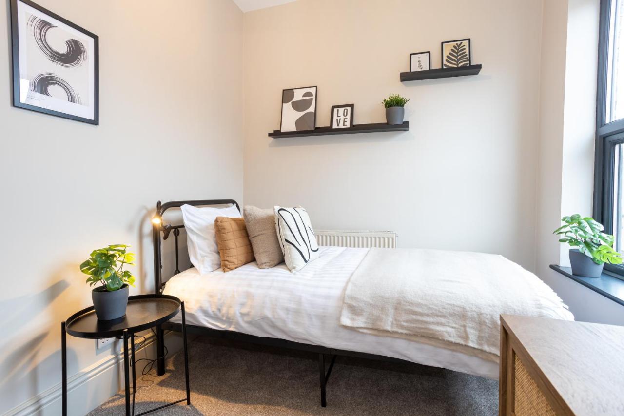 Stunning Scandi 3 Bed House In Manchester-Parking Villa Bagian luar foto
