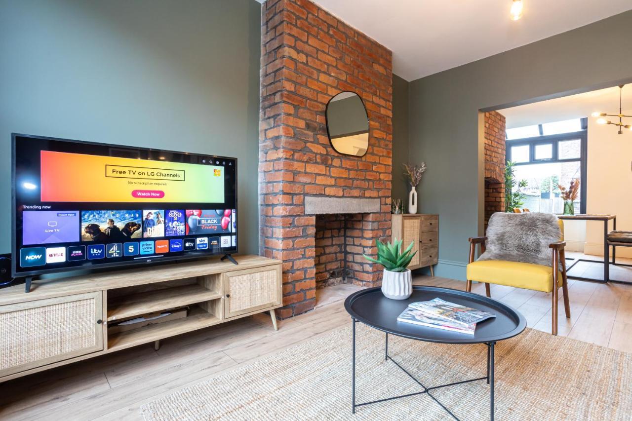 Stunning Scandi 3 Bed House In Manchester-Parking Villa Bagian luar foto