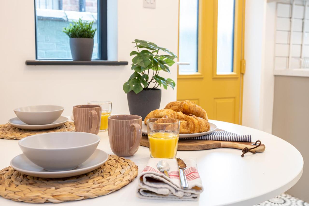 Stunning Scandi 3 Bed House In Manchester-Parking Villa Bagian luar foto