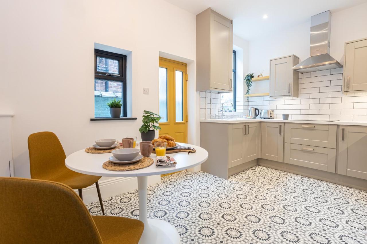Stunning Scandi 3 Bed House In Manchester-Parking Villa Bagian luar foto