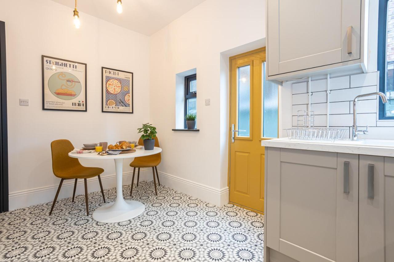 Stunning Scandi 3 Bed House In Manchester-Parking Villa Bagian luar foto