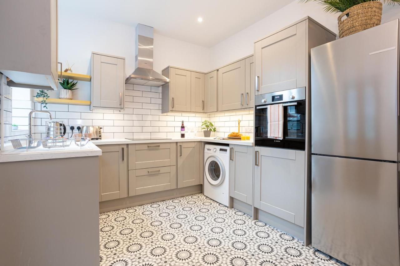 Stunning Scandi 3 Bed House In Manchester-Parking Villa Bagian luar foto