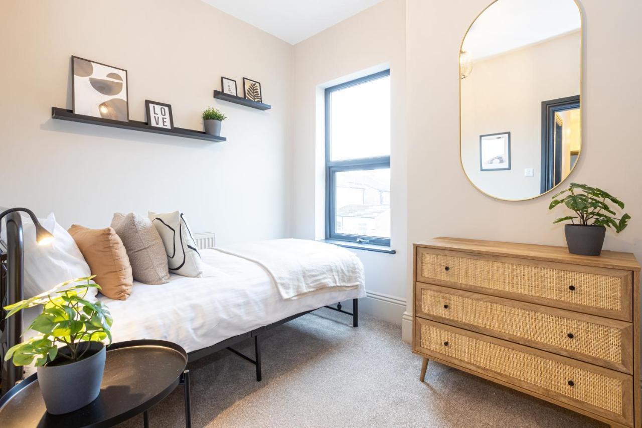 Stunning Scandi 3 Bed House In Manchester-Parking Villa Bagian luar foto
